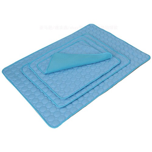 Calm Cool sofa cooling mat for dogs and cats – image 4